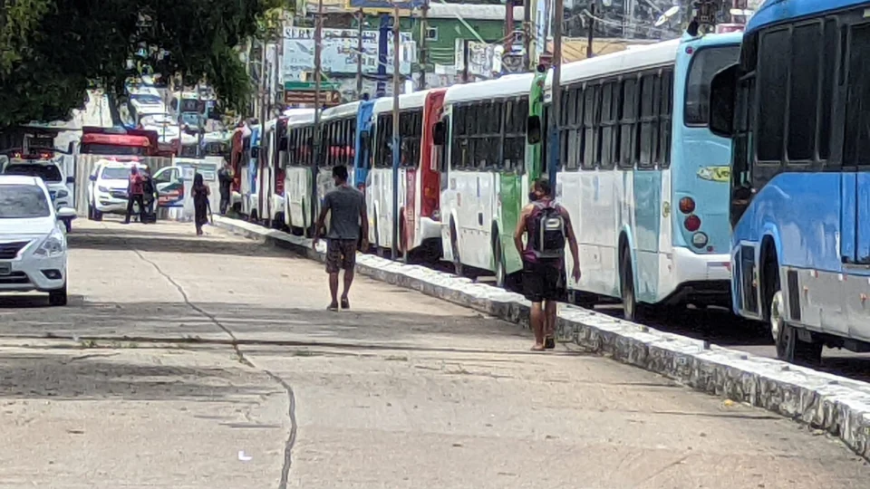 Protesto: Trabalhadores do transporte público fazem paralização nesta sexta-feira, 12; Veja vídeos