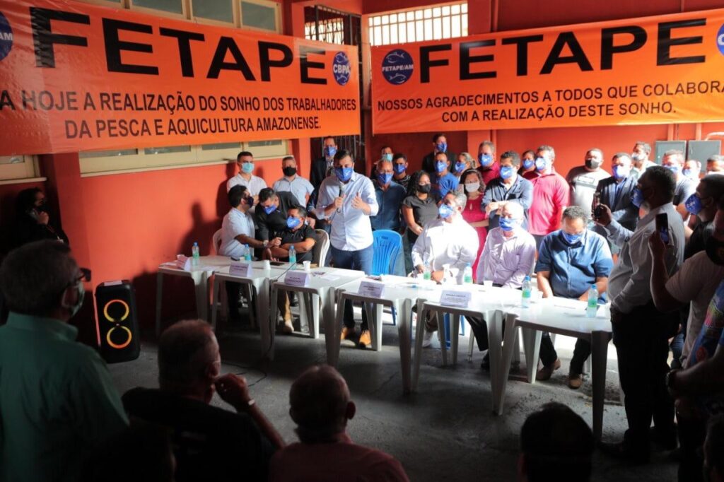 Governador do Amazonas libera R$ 1,5 milhão em emendas parlamentares e anuncia apoio do Estado para o setor pesqueiro.