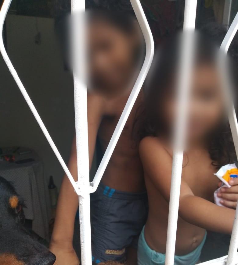 Crianças são abandonadas dentro de casa com 10kg de drogas pelo próprio pai traficante, em Manaus.