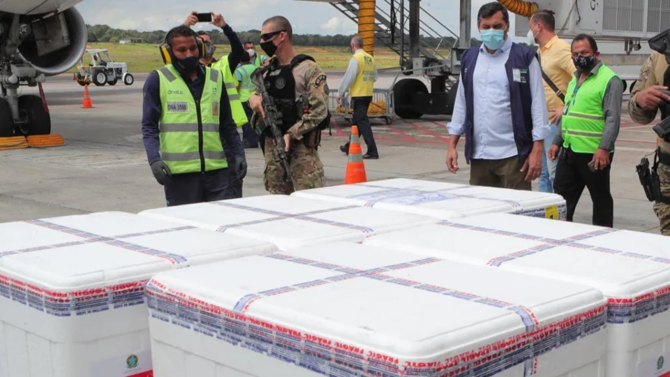 Governador do AM recebe oitava remessa de vacinas contra à Covid-19; “É um avanço muito grande”