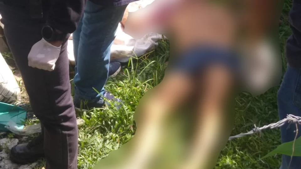 Filho encontra pai assassinado na entrada de casa