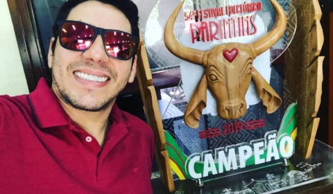 Cantor Sebastião Júnior desmente boatos de que teria deixado cargo no Boi Garantido