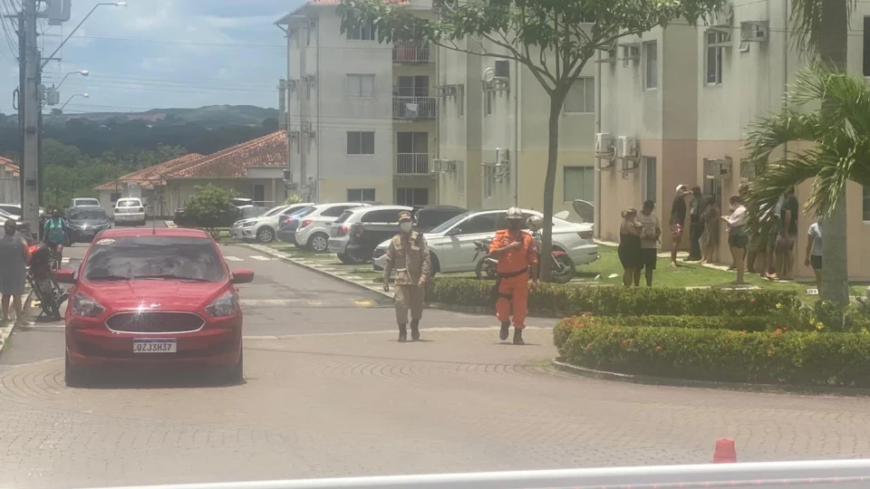 Veja vídeo do momento em que incêndio se inicia em apartamento no Ideal Torquato