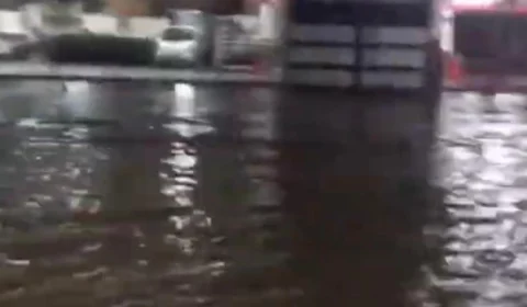 Veja vídeos: Forte chuva na cidade de Manaus gera grandes prejuízos à população