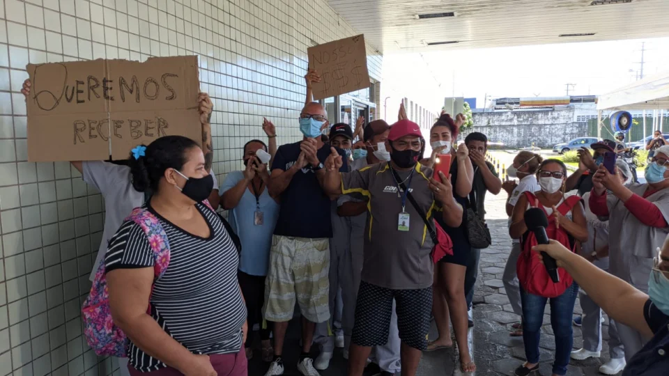 Empresa terceirizada não efetua pagamento de funcionários