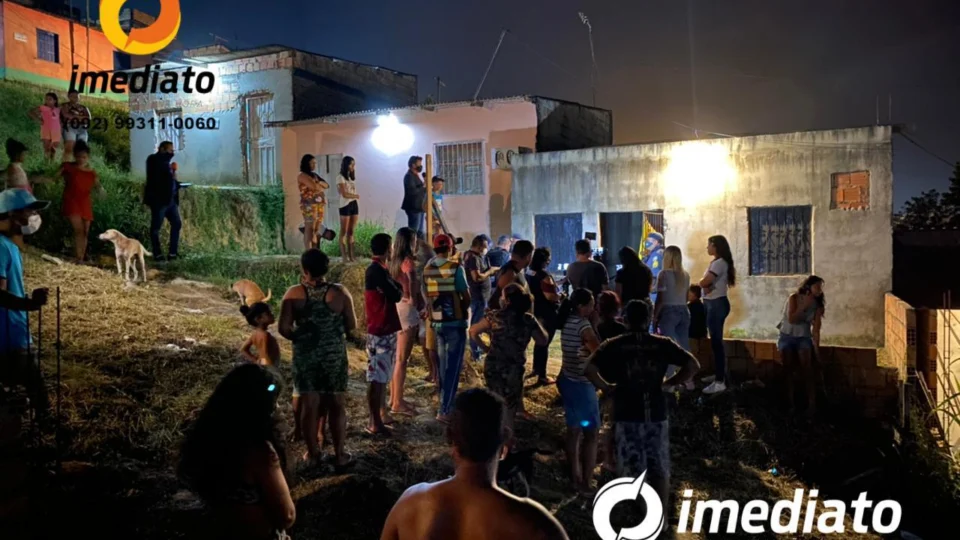 Homem é assassinado dentro de casa abandonada no Jorge Teixeira