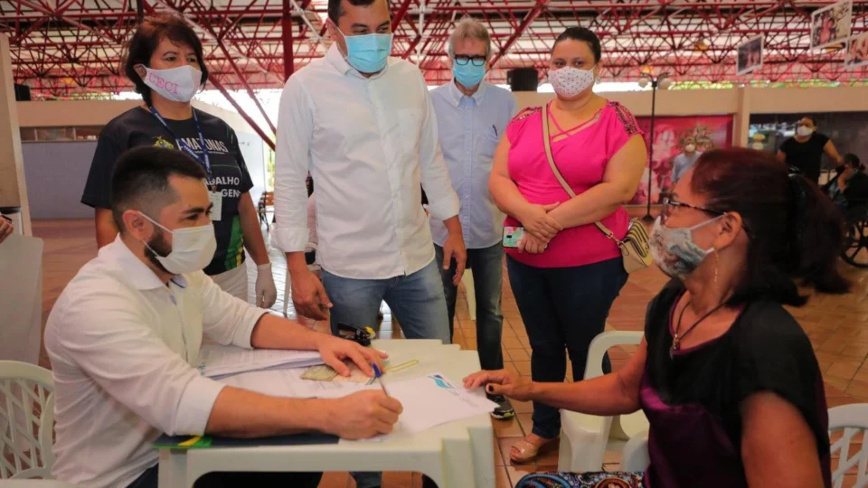 Governo do AM da início ao pagamento de indenizações para beneficiários do Prosamim do Igarapé do Quarenta