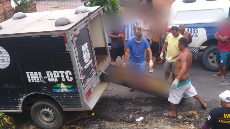 Adolescente é assassinado com tiros na cabeça no quintal da casa da avó, no bairro Santa Etelvina
