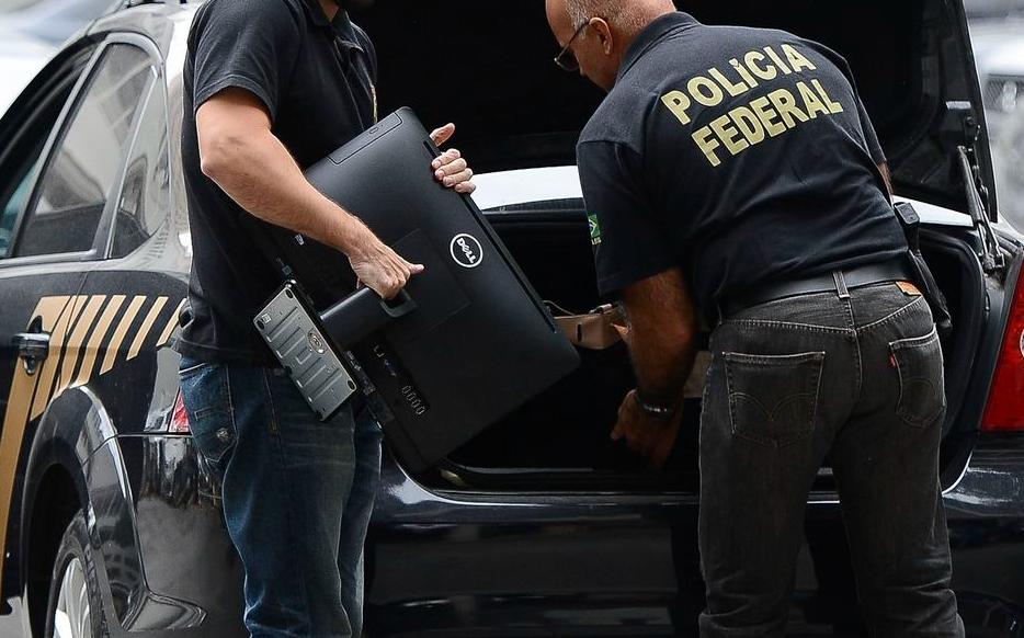 Polícia Federal apura falsa oferta de vacinas contra covid-19.