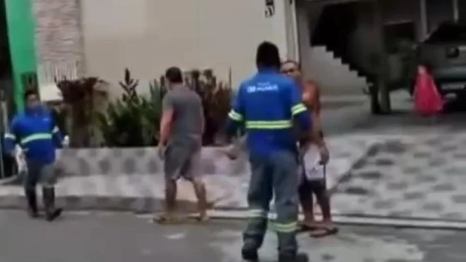 Veja vídeo;Funcionários da Águas de Manaus são ameaçados de morte durante serviço no Novo Aleixo, Zona Norte