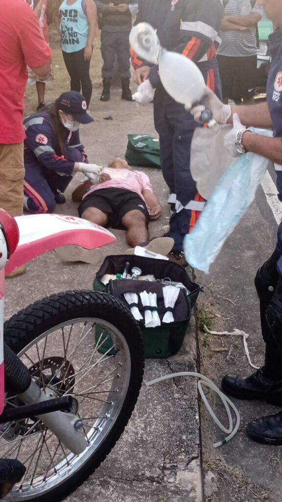 Idoso sofre infarto e morre no meio da rua enquanto caminhava pela avenida do Futuro.