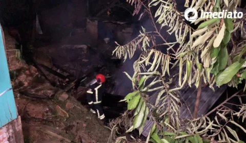 Veja vídeo – Casa de traficante que participou da morte de motorista de App é incendiada na Cidade de Deus