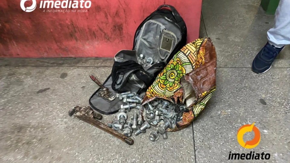 Trio é flagrado furtando placas de metal de ponte no Novo Aleixo