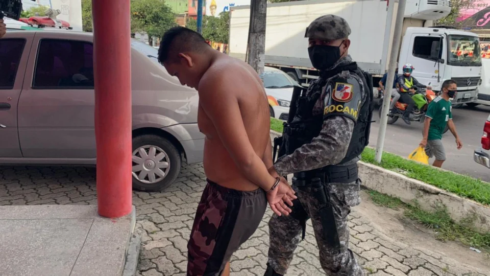 “Gambiarra” é preso com submetralhadoras, fuzis, pistolas e coletes balísticos