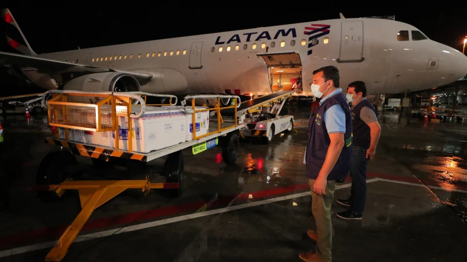 Mais 62.800 doses da vacina CoronaVac chegam a Manaus; Veja detalhes