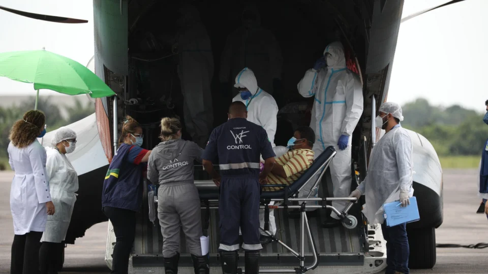 Manaus recebe cinco pacientes com Covid-19 de Coari