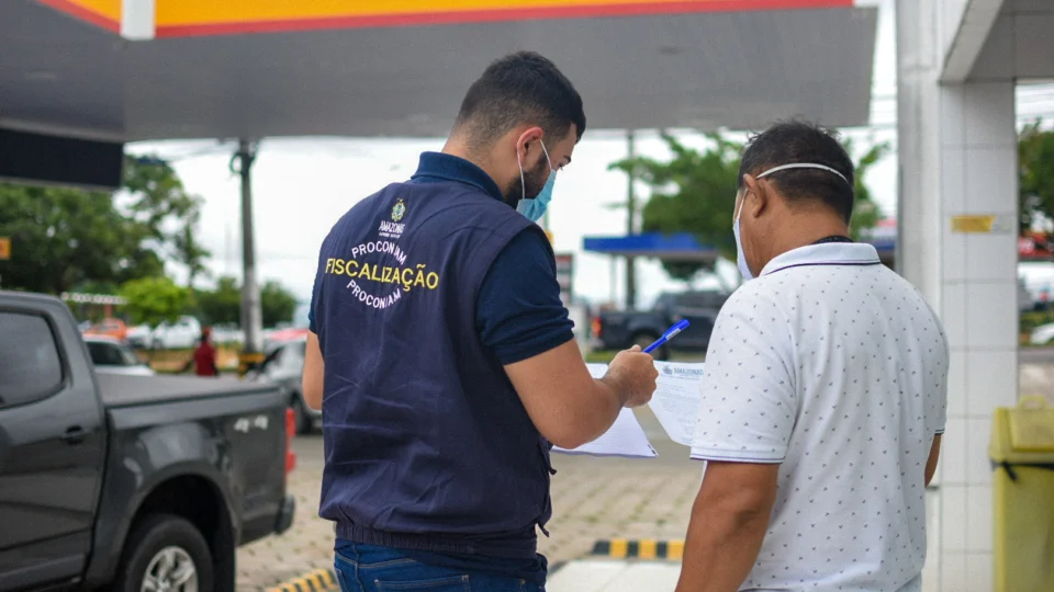 Após alta em preço de gasolina, Procon-AM notifica 5 distribuidoras e 57 postos de combustíveis em Manaus