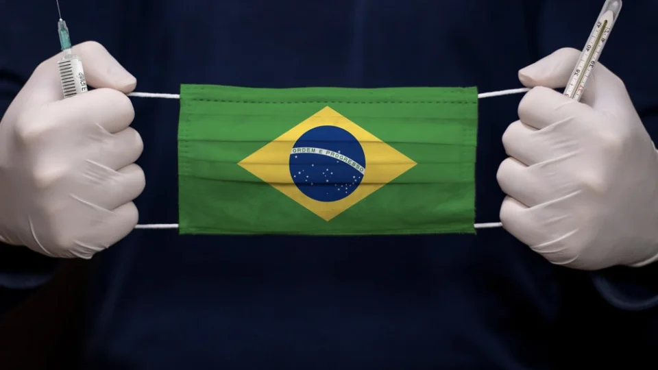 Covid-19: Brasil bate recorde com quase 2 mil mortes em 24 horas, segundo MS