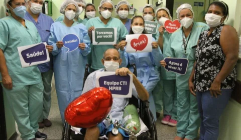 Homem que estava internado a mais de um ano recebe alta hospitalar