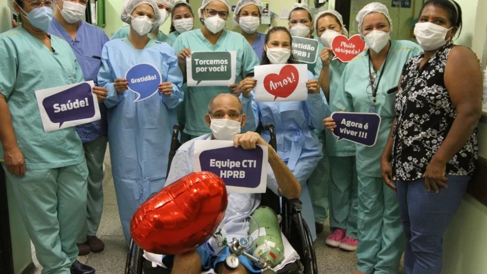 Homem que estava internado a mais de um ano recebe alta hospitalar