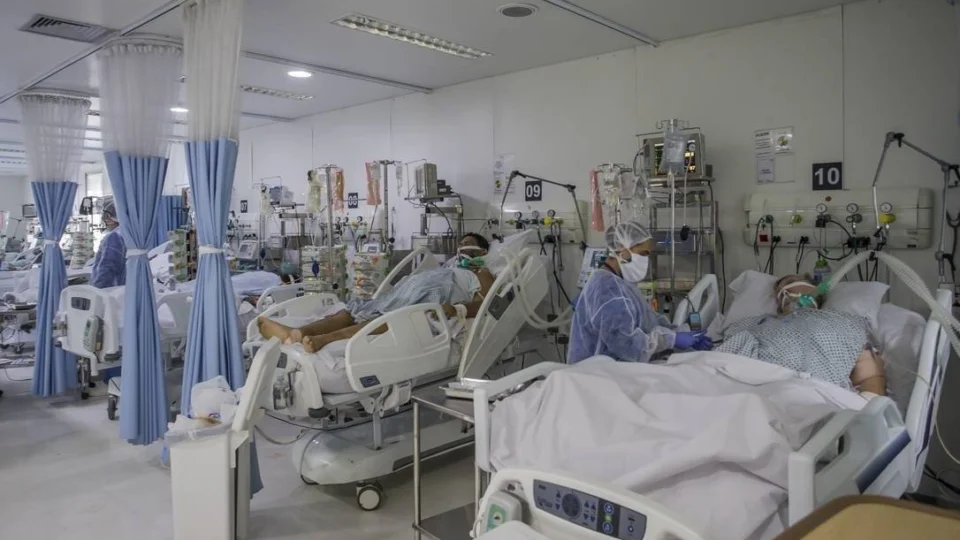 São Paulo registra recorde de internações, com 18 mil pacientes em leitos – 19 hospitais tem 100% de ocupação