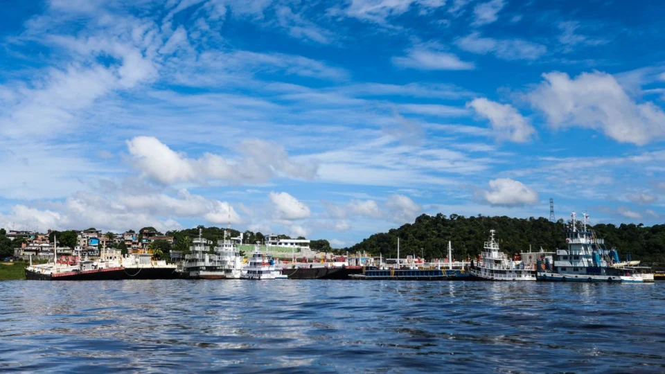 Com 22,76 metros, Rio Negro atinge nível crítico devido à seca em Manaus