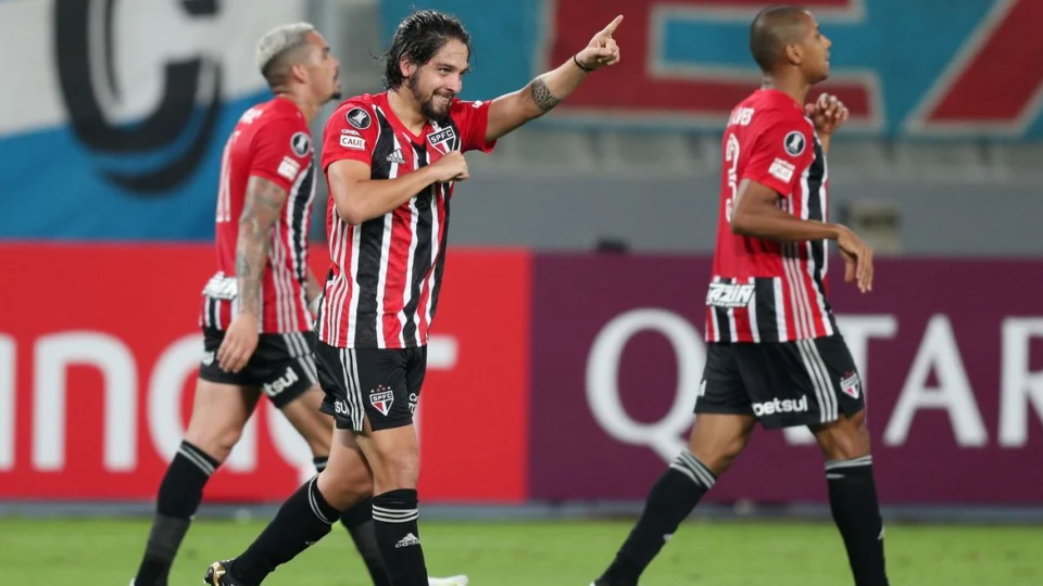 Campeonato: São Paulo vence fácil e Flamengo vira na Argentina; Veja detalhes
