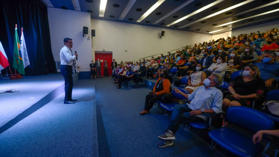 Retorno de aulas híbridas da rede municipal de Manaus é adiado para o dia 18 de maio