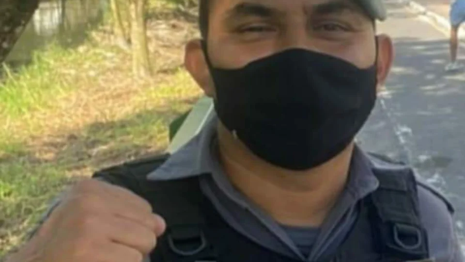 Cabo da PM morre após tiro na cabeça disparado por motociclistas, na zona Centro-Sul de Manaus