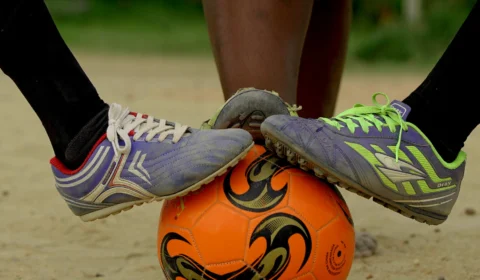 “Cine Sem Sair de Casa” apresenta filmes de Izis Negreiros neste sábado (17)