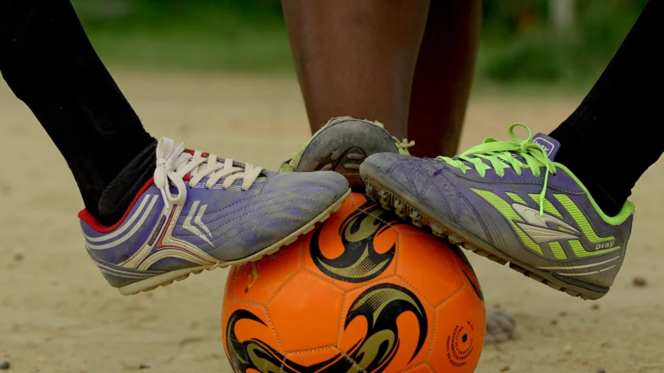 “Cine Sem Sair de Casa” apresenta filmes de Izis Negreiros neste sábado (17)