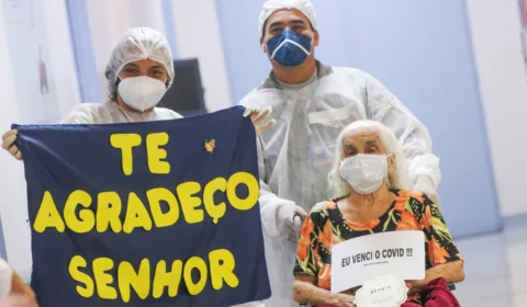 Covid-19: paciente de 92 anos recebe alta no HPS 28 de Agosto