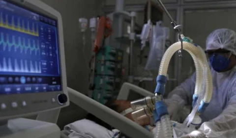 Hospitais da rede municipal, estadual e federal do Rio tem kit intubação para três dias, diz secretário