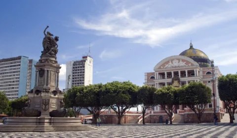 Governo do AM publica decreto e altera horário em restrição de circulação de pessoas para 00h às 06h;Veja detalhes