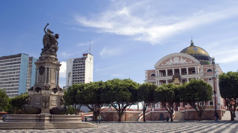 Governo do AM publica decreto e altera horário em restrição de circulação de pessoas para 00h às 06h;Veja detalhes