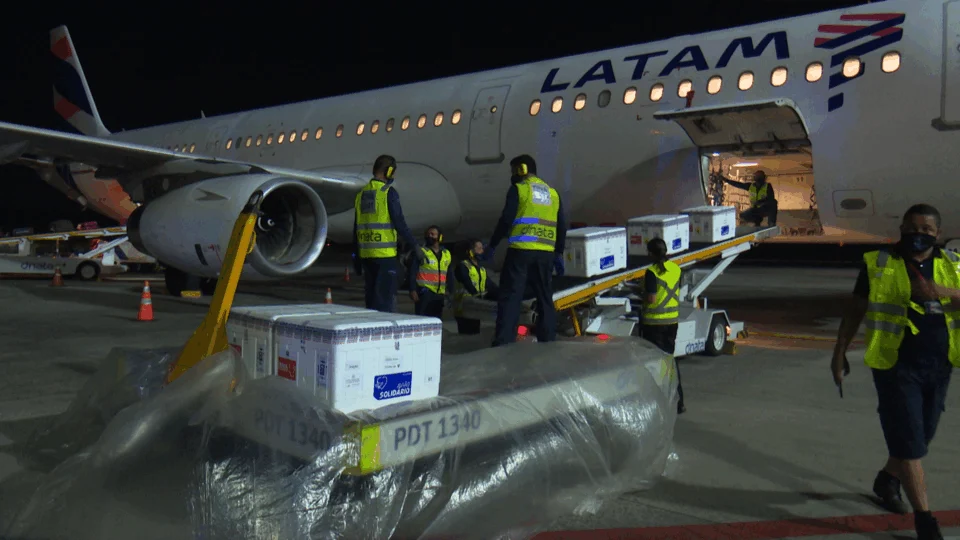 Amazonas recebe 53.750 mil doses de vacinas contra à Covid-19