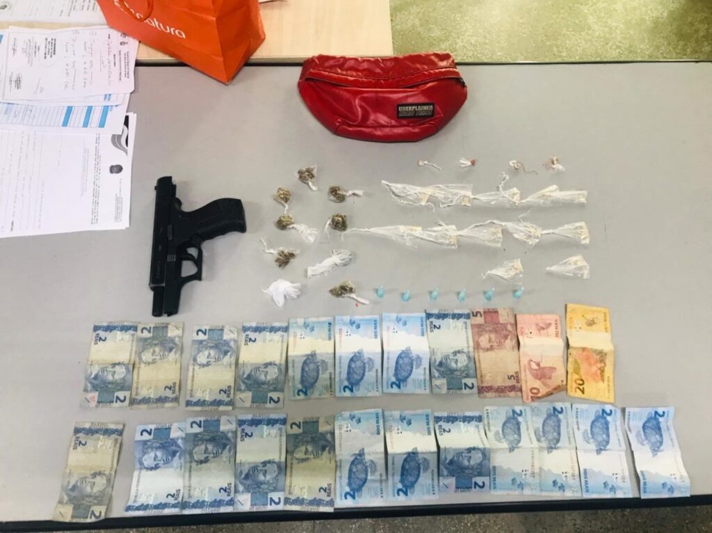 Dois homens são presos com drogas e simulacro de arma de fogo no Cidade Nova, em Manaus.