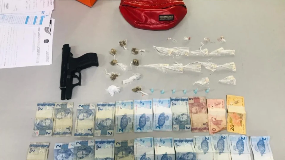 Dois homens são presos com drogas e simulacro de arma de fogo no Cidade Nova, em Manaus