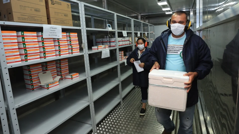 Governo do Amazonas realiza distribuição de vacinas da 11ª remessa para municípios