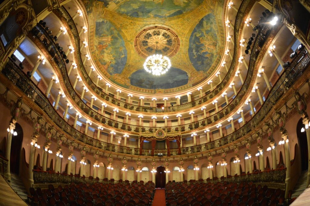 Os 125 anos do Teatro Amazonas tem edital aberto para criação da identidade visual de aniversário.