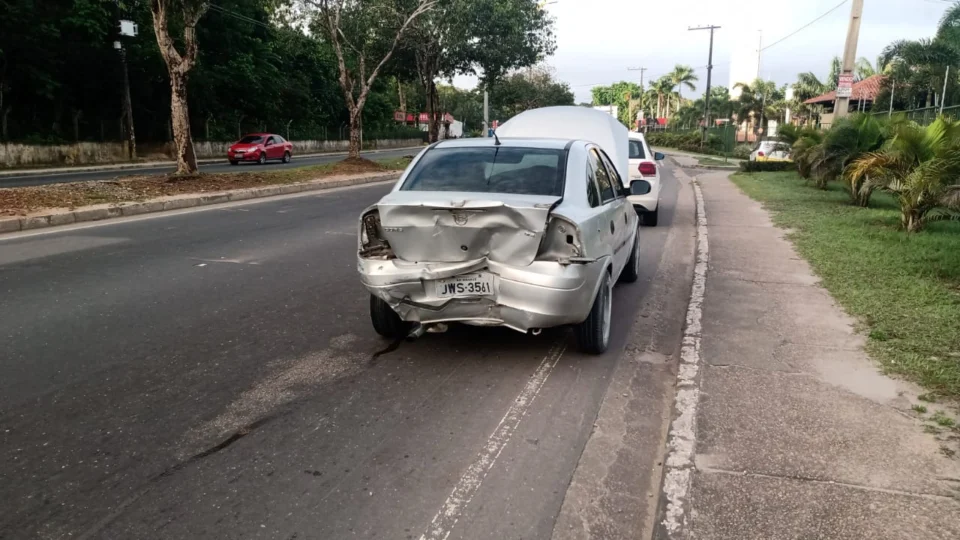 veja vídeo: Motorista de Aplicativo dorme ao volante e sofre acidente na Avenida do Turismo