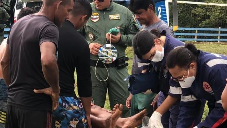 Veja vídeo! Homem é picado por cobra e é resgatado por helicóptero da SSP-AM