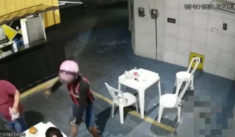 Homem tenta assaltar lanchonete e acaba baleado por justiceiro; Veja vídeos