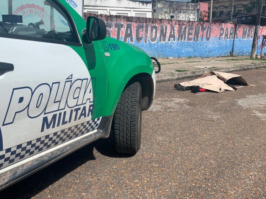 Veja vídeo;Assaltante venezuelano é assassinado a tiros por “justiceiro” no Centro de Manaus.