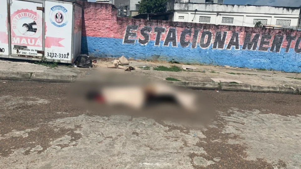 Veja vídeo;Assaltante venezuelano é assassinado a tiros por “justiceiro” no Centro de Manaus