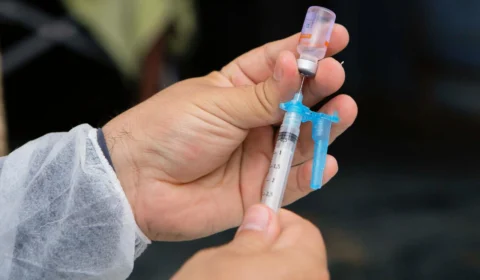 Vídeo;Defensoria apura possível estoque de vacina contra Covid-19 e entrave na distribuição de doses ao interior