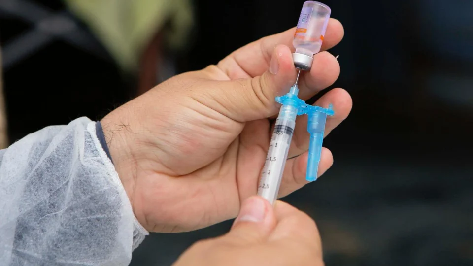 Vídeo;Defensoria apura possível estoque de vacina contra Covid-19 e entrave na distribuição de doses ao interior