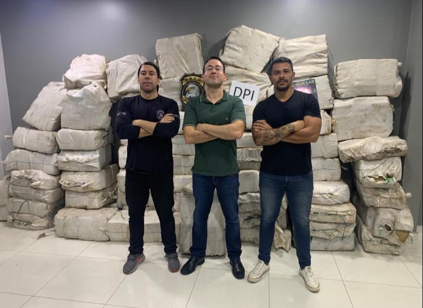 Policiais civis e militares são presos suspeitos de envolvimento com o tráfico de drogas em Manaus.