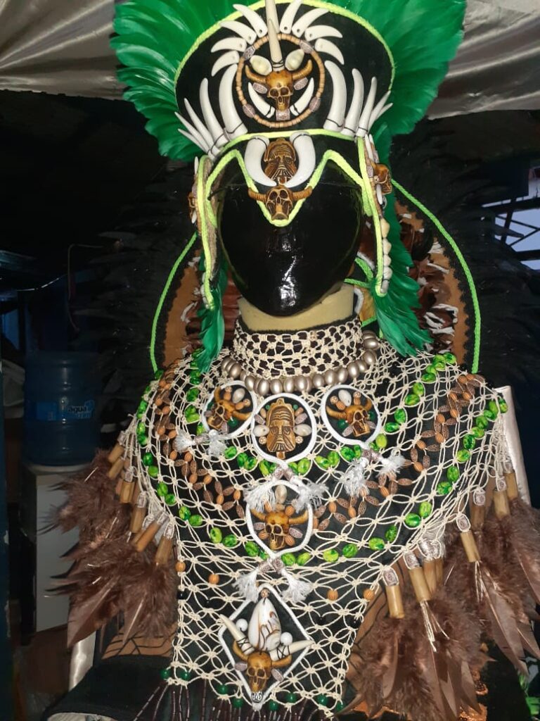 Parintinense utiliza técnicas da tecedura para criar obras de artes e driblar a pandemia.