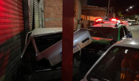Após perder controle de viatura em perseguição, policiais Militares ficam feridos